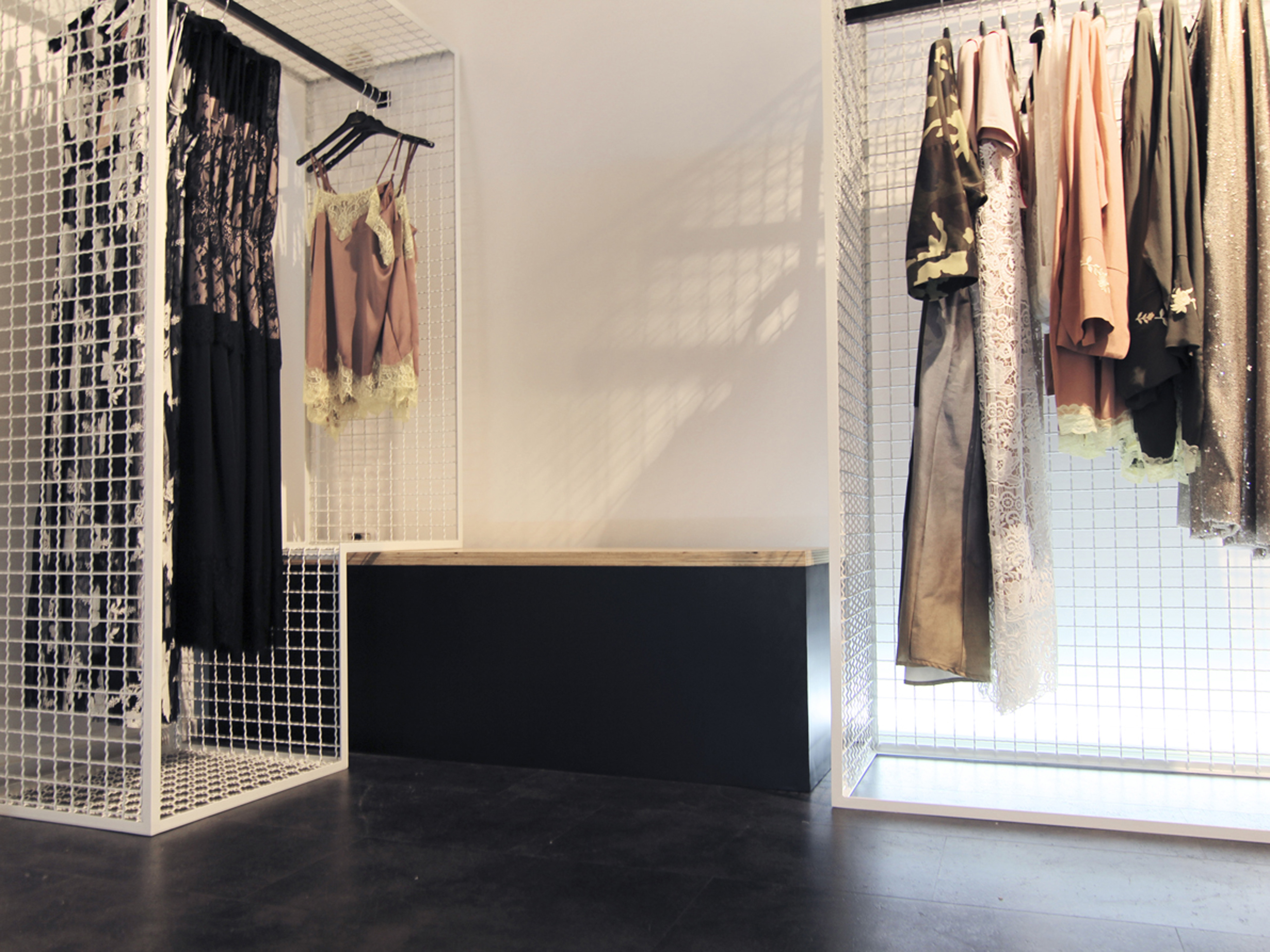 意大利女性时尚店“Mise en cage”设计-8