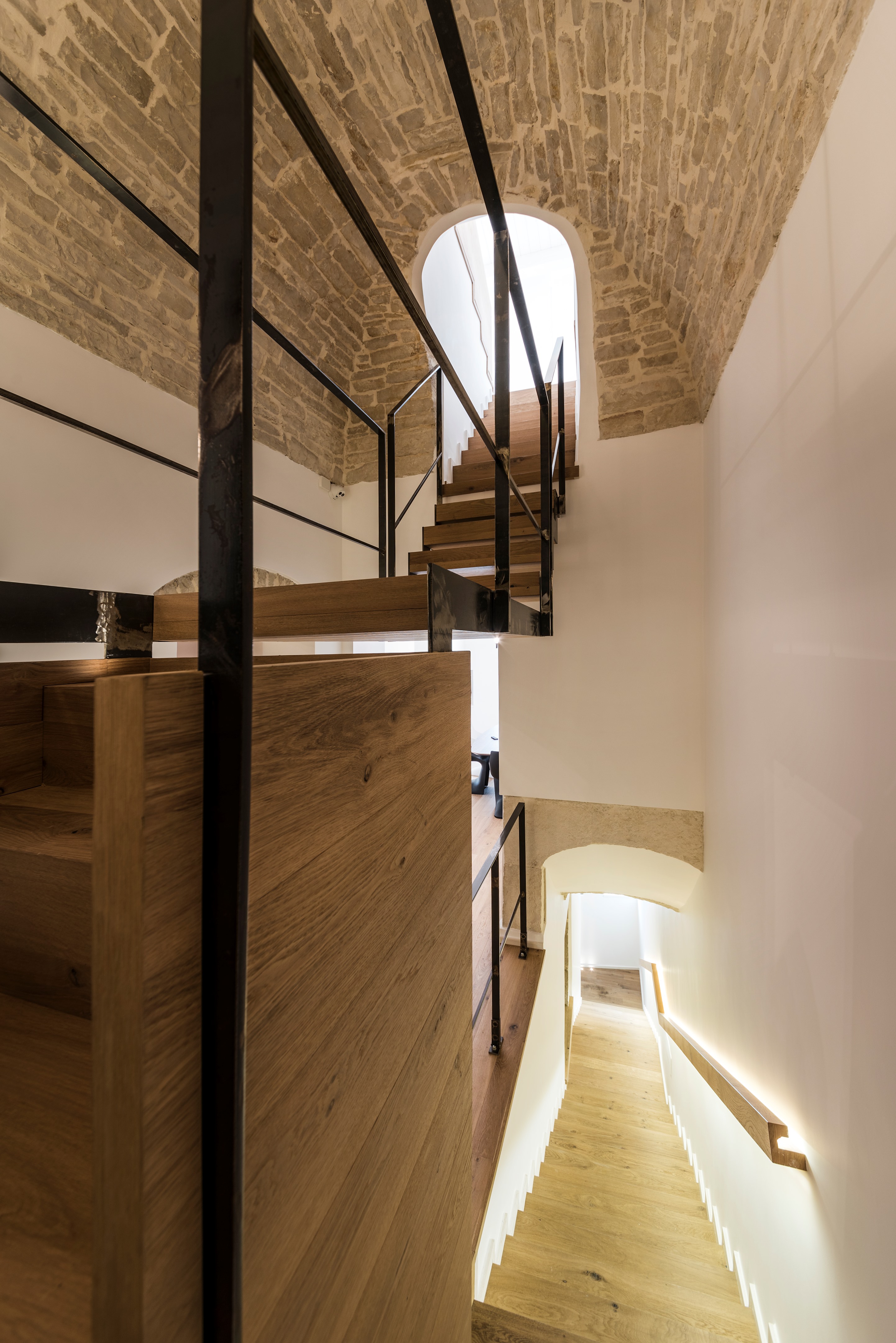 古老建筑的现代重生 | 空间连续性设计-22