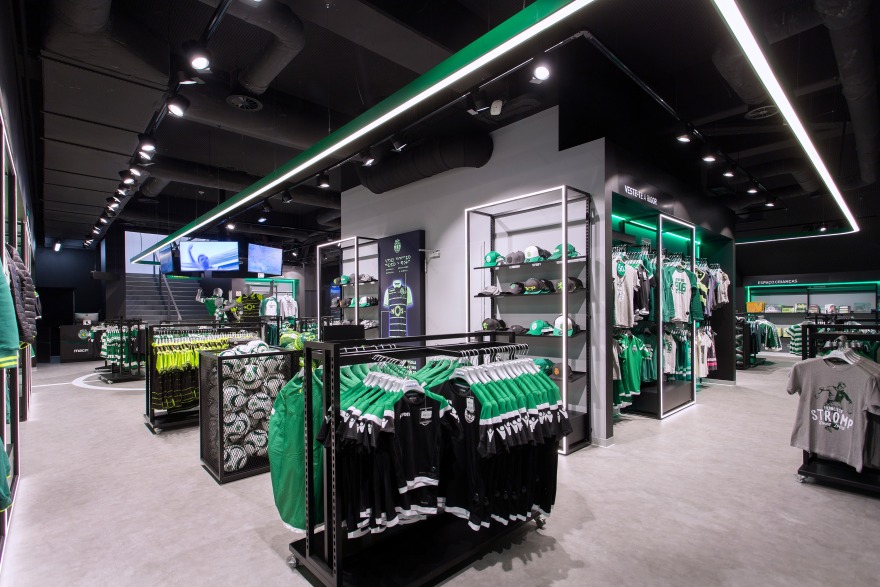 运动品牌商店的足球主题设计-4