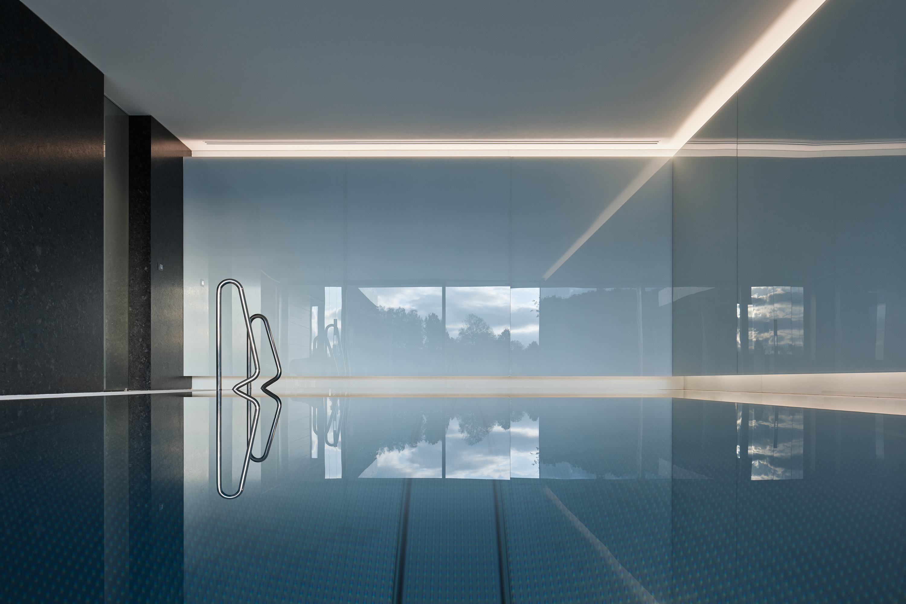 自然材料打造简约别墅-25