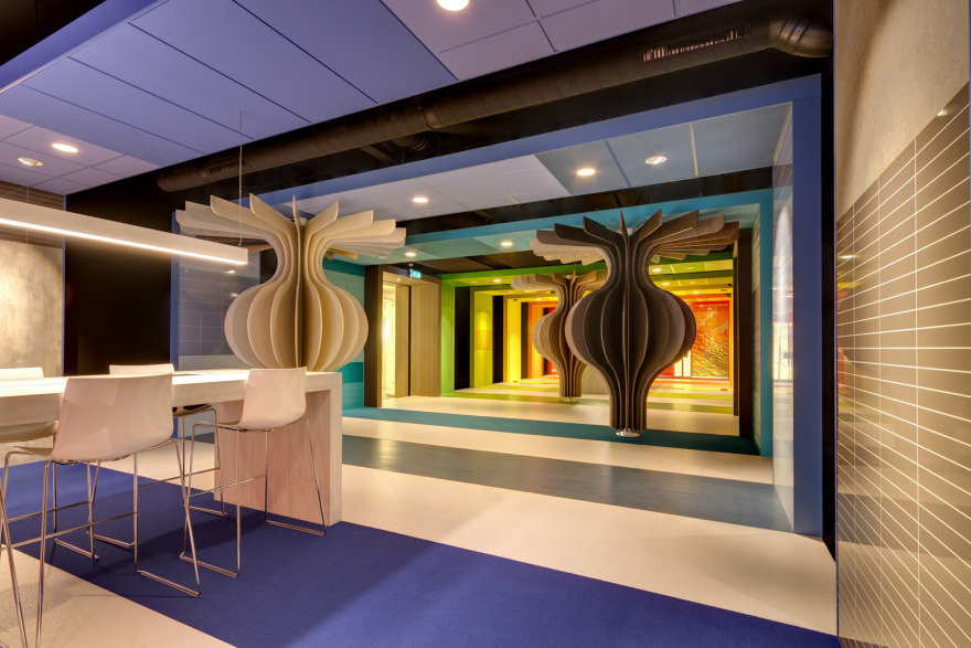 M+R 的 SHAPES 展示空间 | 莲花与变色龙的纯净美与多样性-4