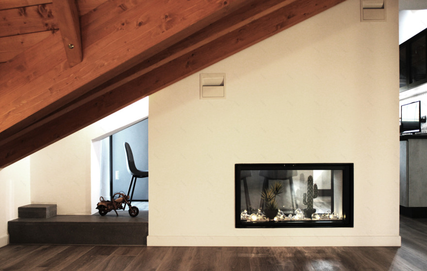 温暖木质斜屋顶,灰色调现代公寓设计-2