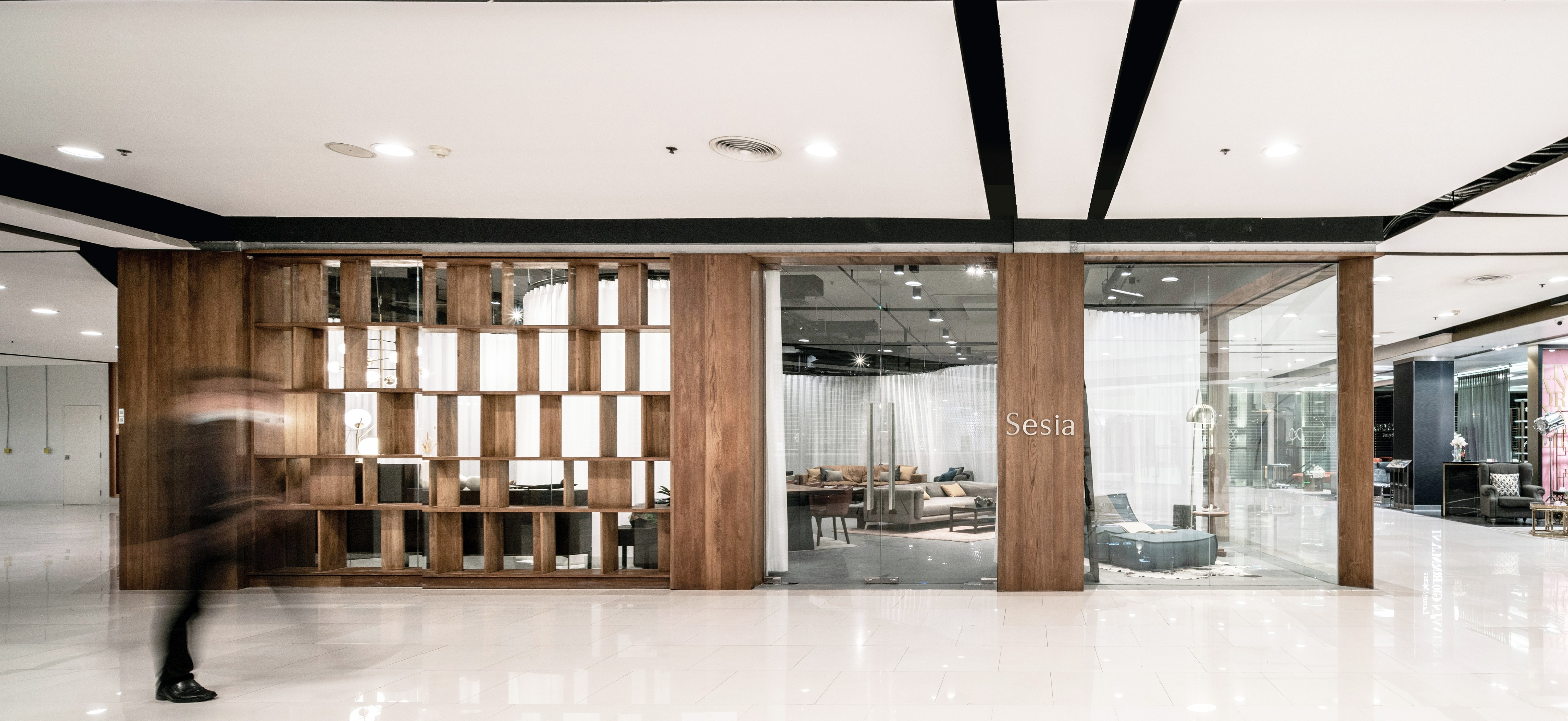 曼谷家居展厅 Sesia,书架式立面设计引领潮流-3