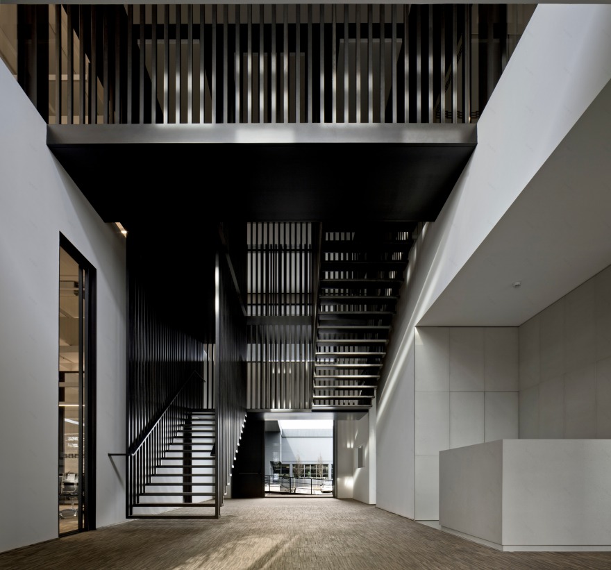 废弃厂房的再生之旅·C&P Architetti 办公建筑案例-1