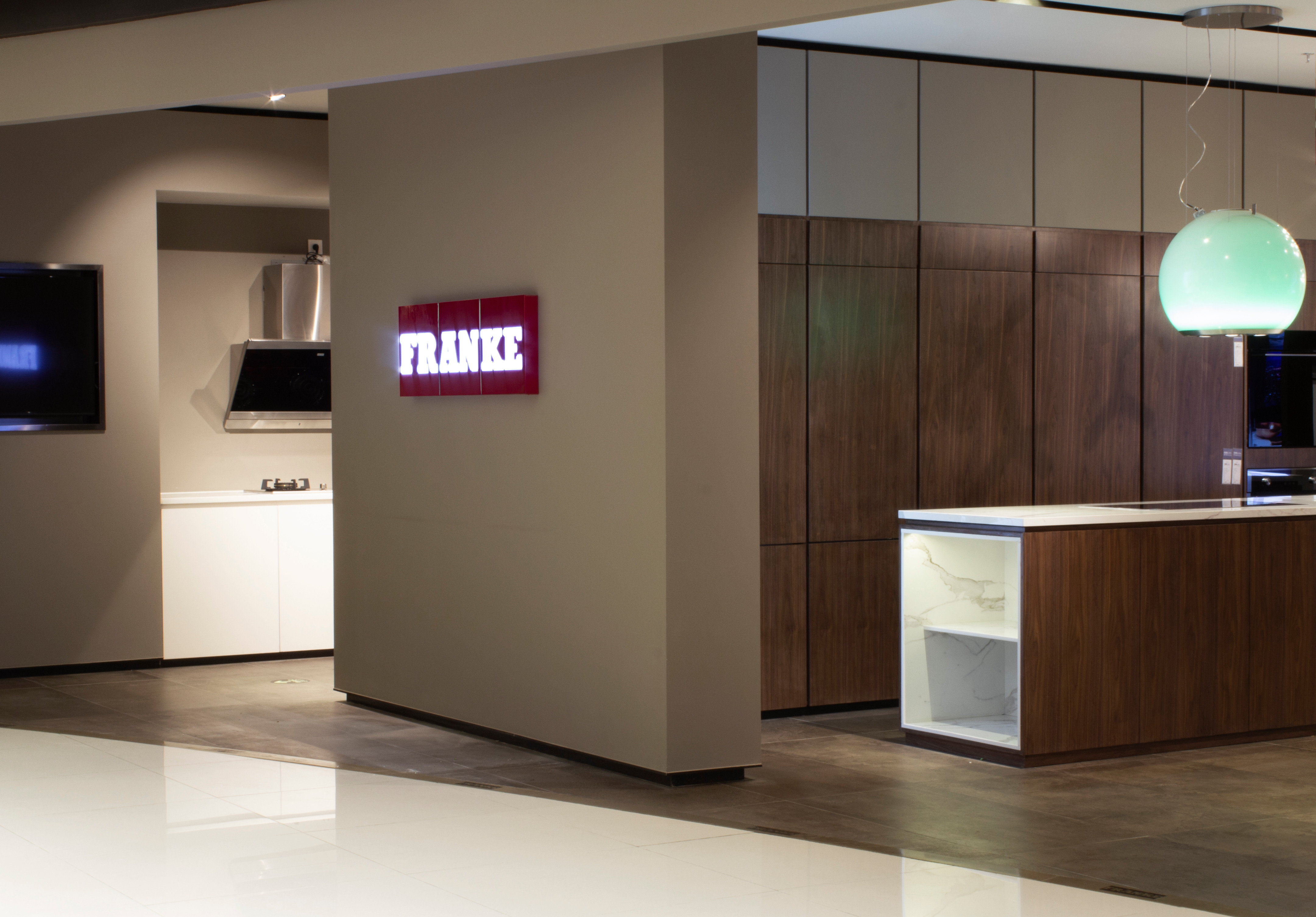 瑞士品质融合亚洲风格，打造温馨设计空间-0