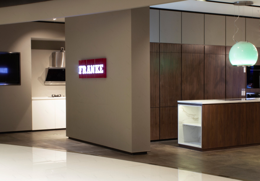 瑞士品质融合亚洲风格,打造温馨设计空间-0