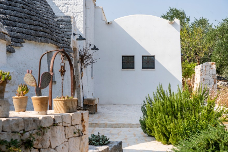 意大利传统风格别墅 TRULLI LA CIPRESSA,融入自然之美-3