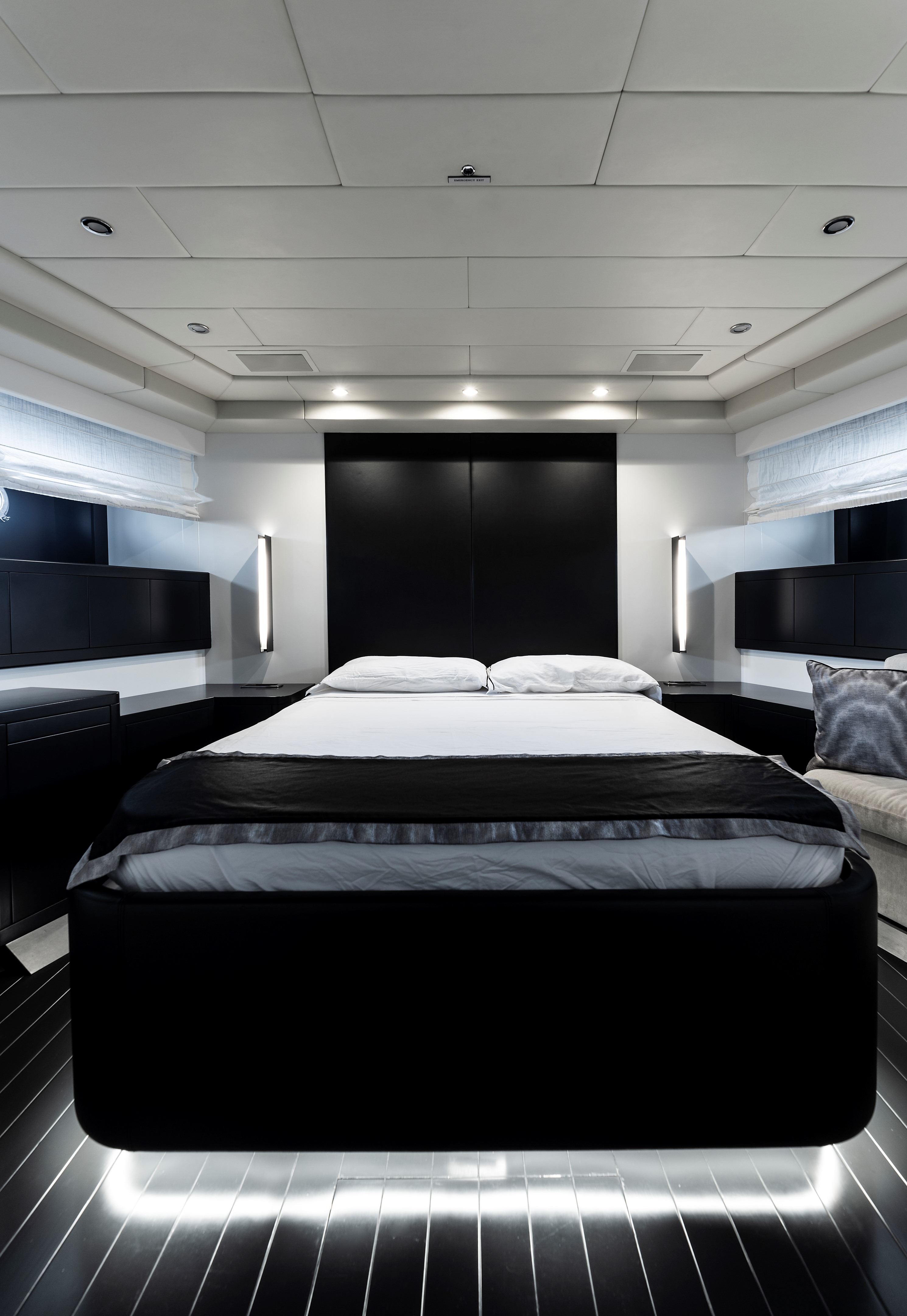 意式奢华游艇 Mangusta 92 现代翻新设计-11