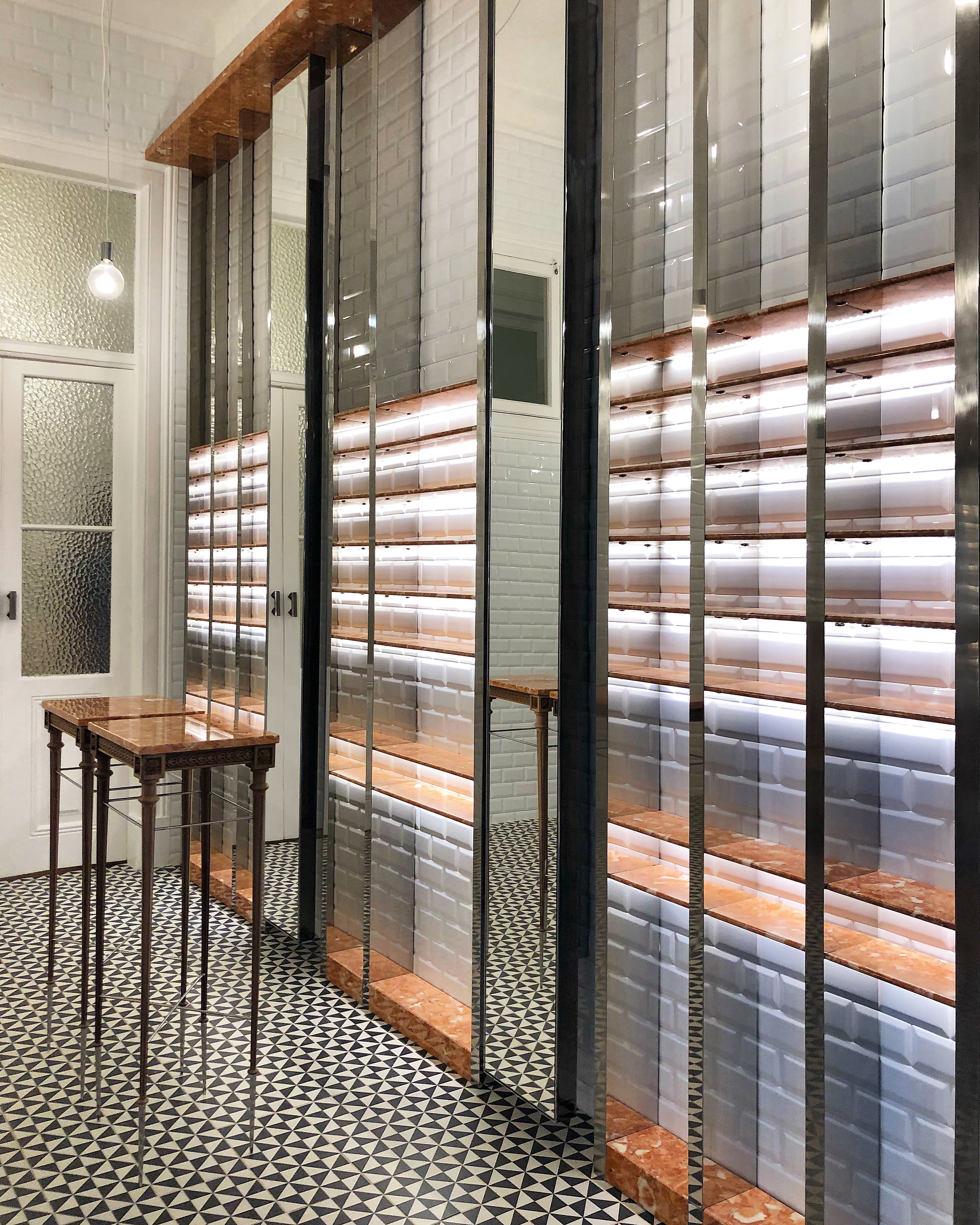 波尔图理发店 | 古董建筑内的现代医美空间-10