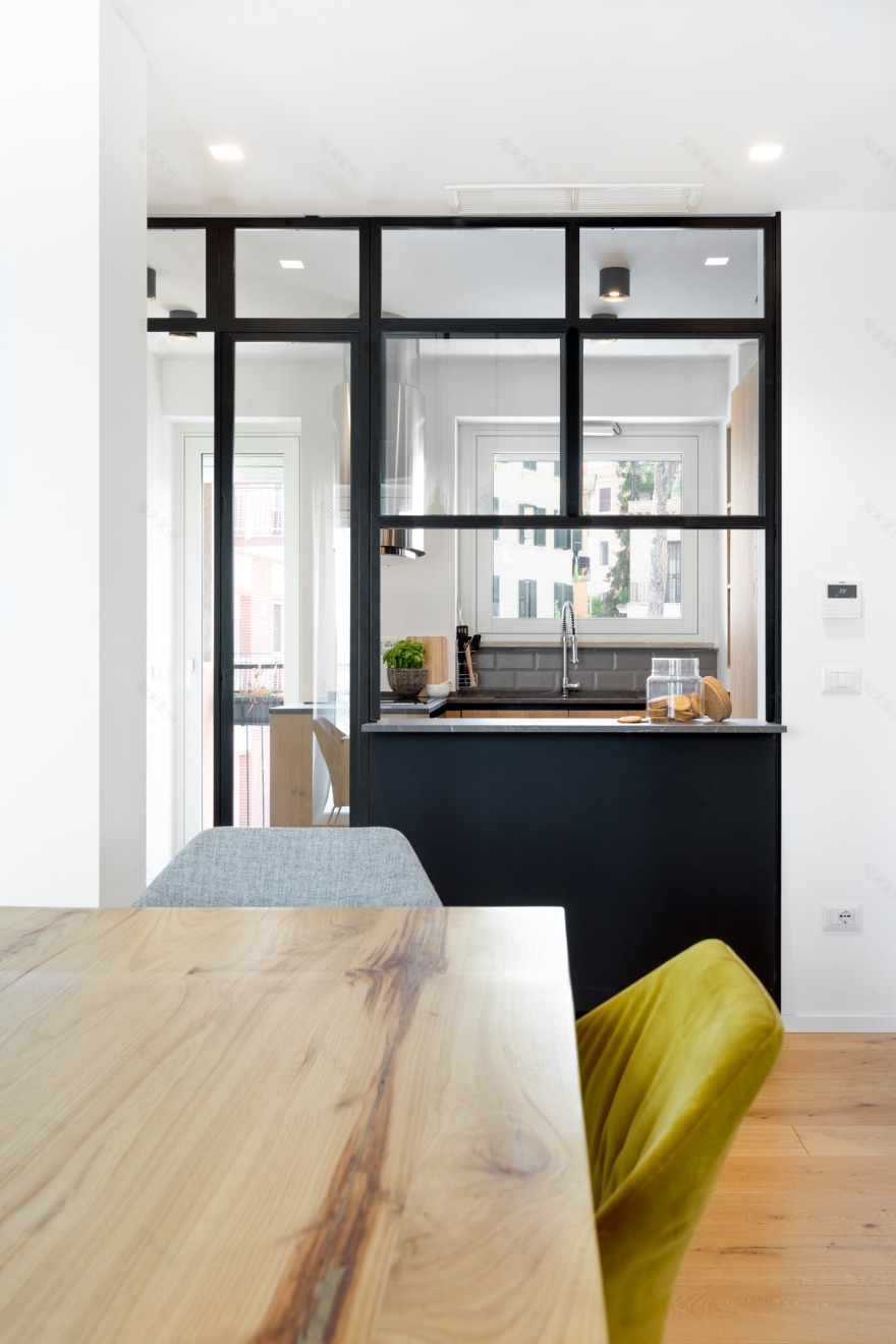 融合极简与装饰艺术的罗马公寓改造-5