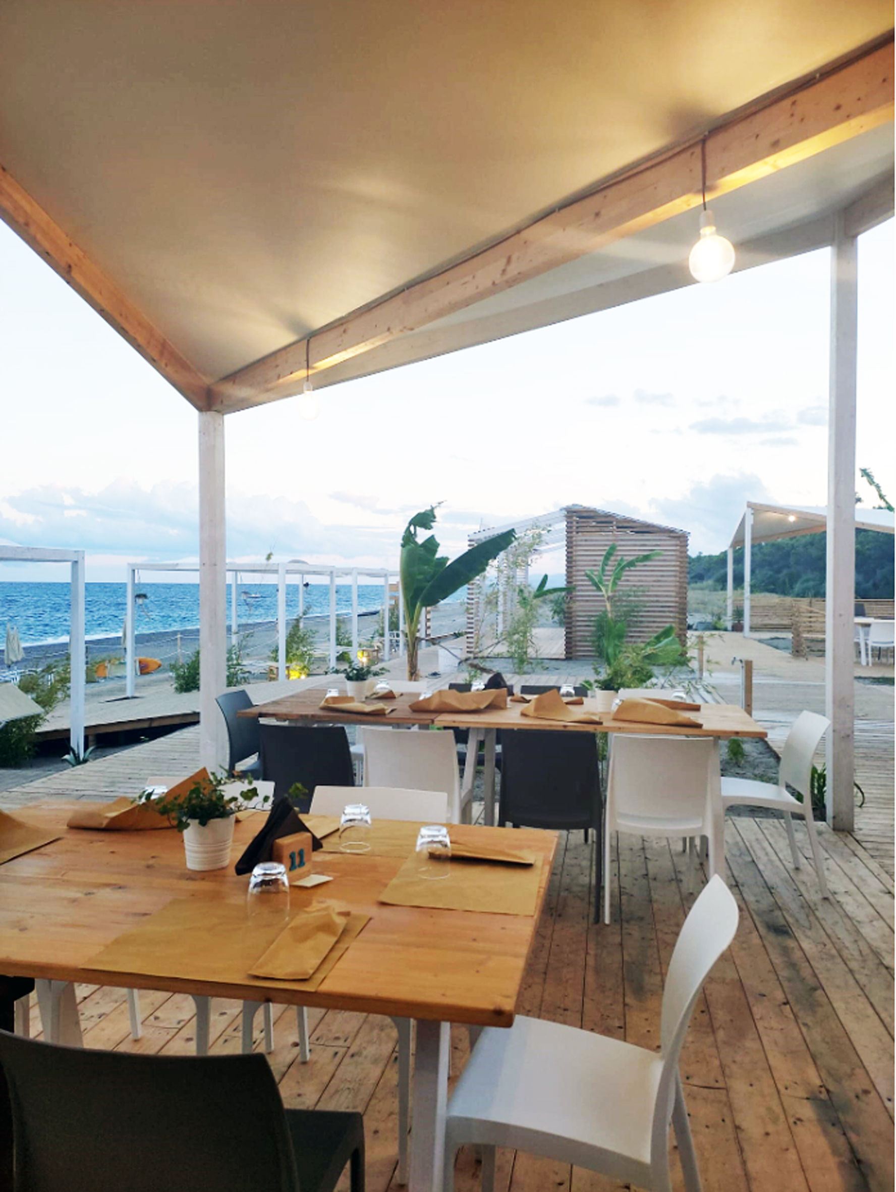 "自然元素与建筑结构的有机融合"-8