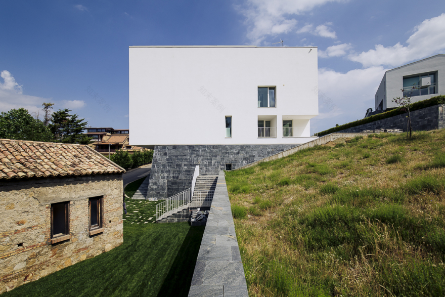 意大利 Sila 山区的生态住宅设计-4