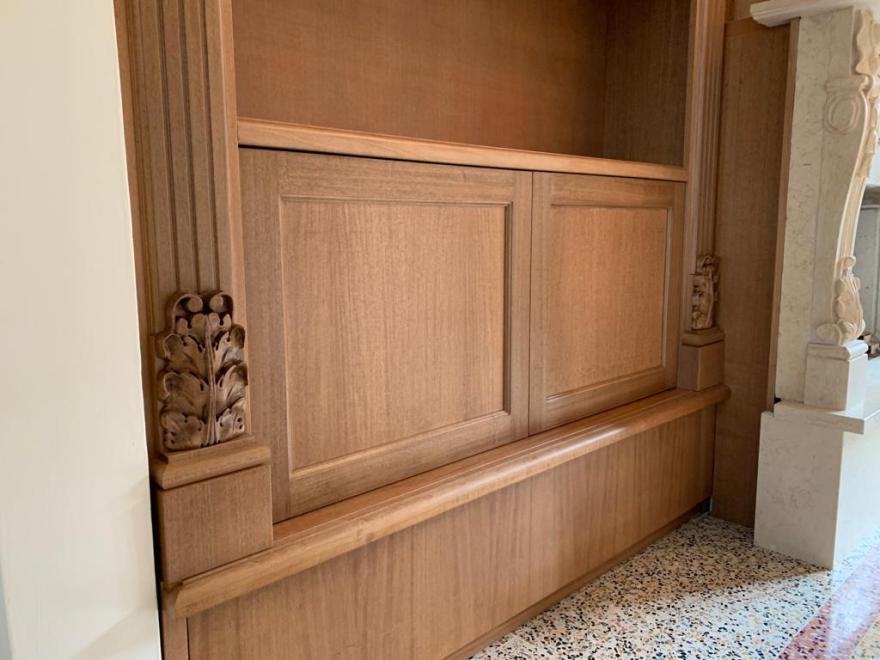 带有经典壁炉的起居室·带有壁炉的书架墙-5