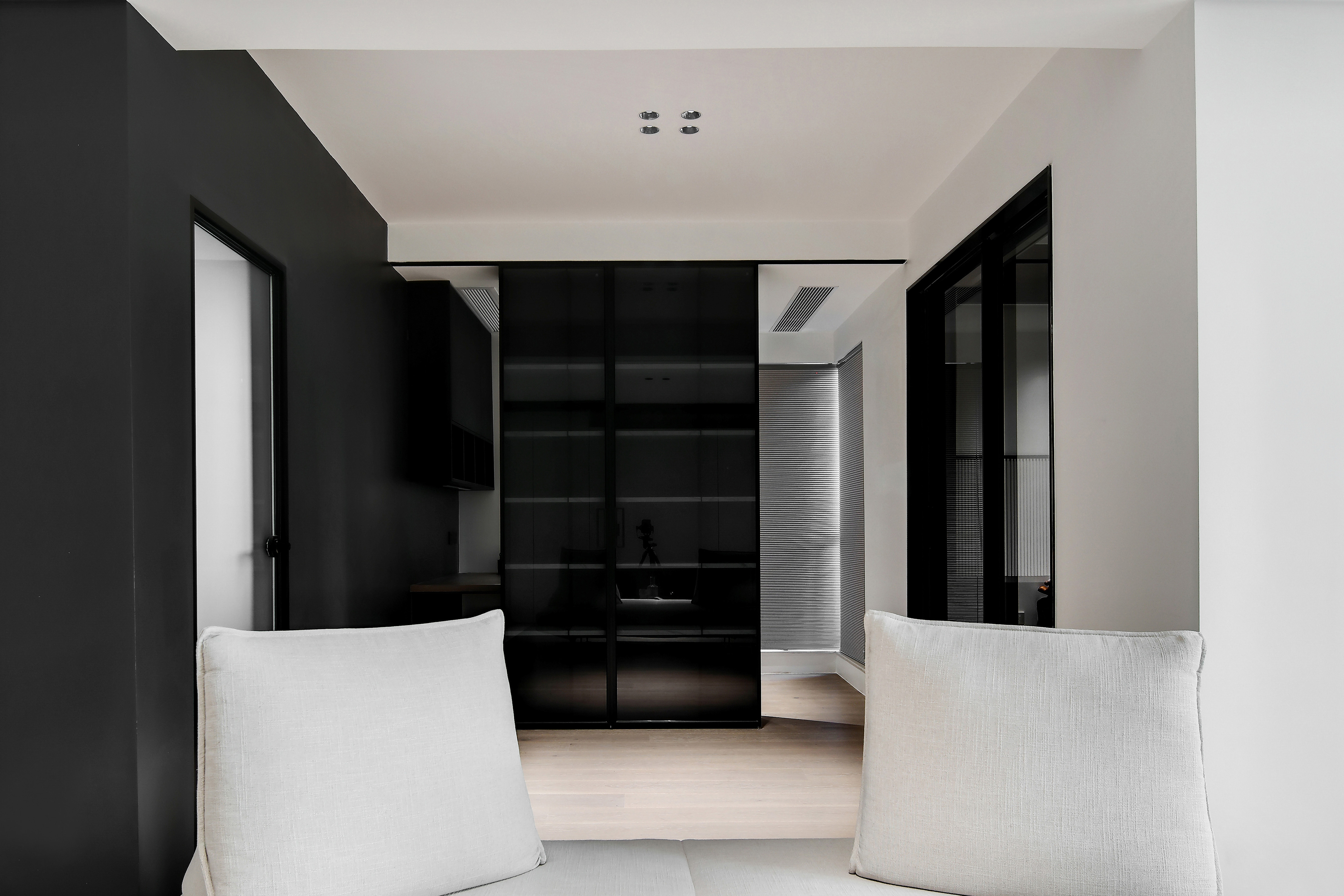 90后夫妻的75m2中性质感两室-11