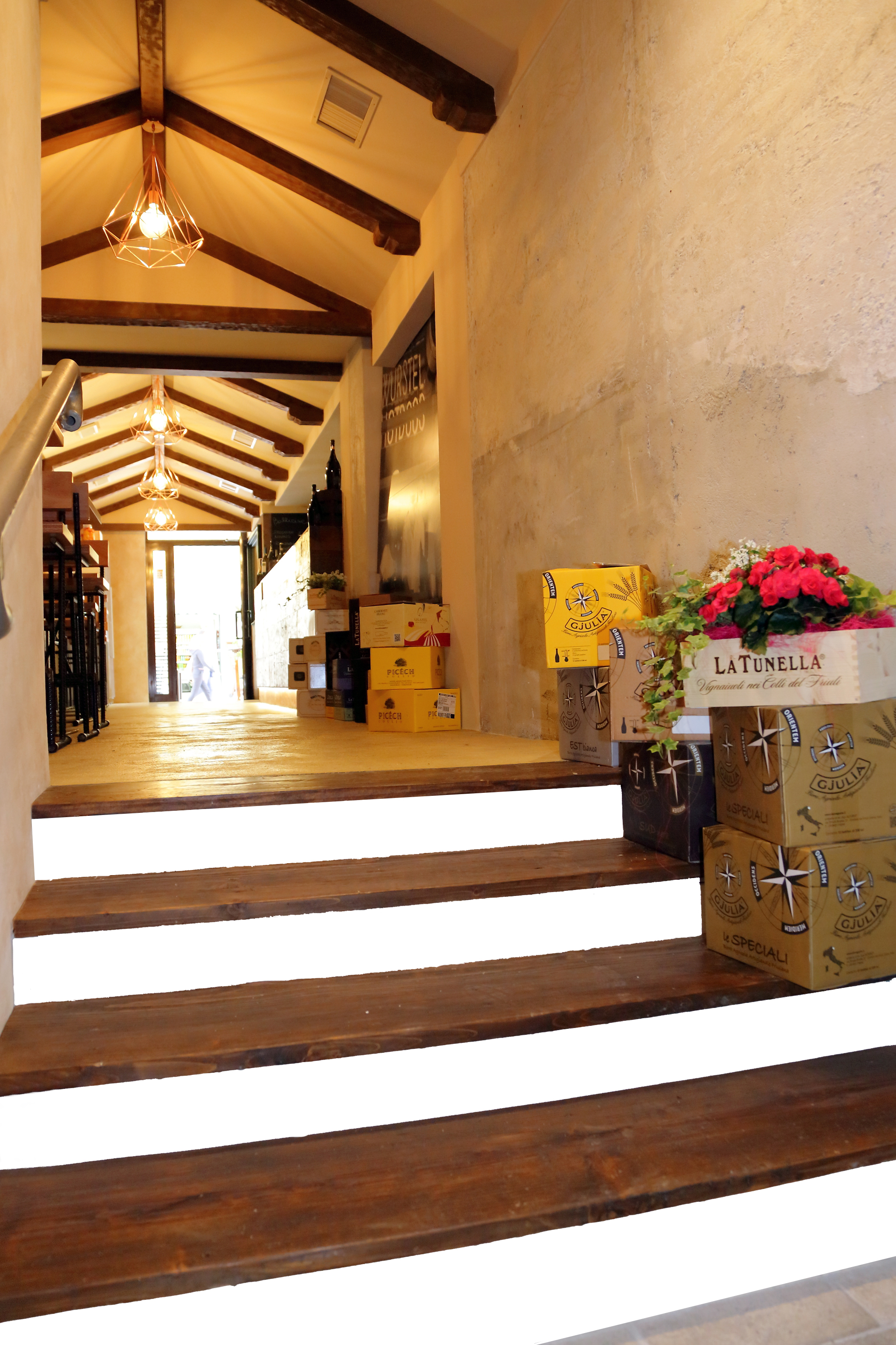 融合风格的弗留利酒馆设计-10