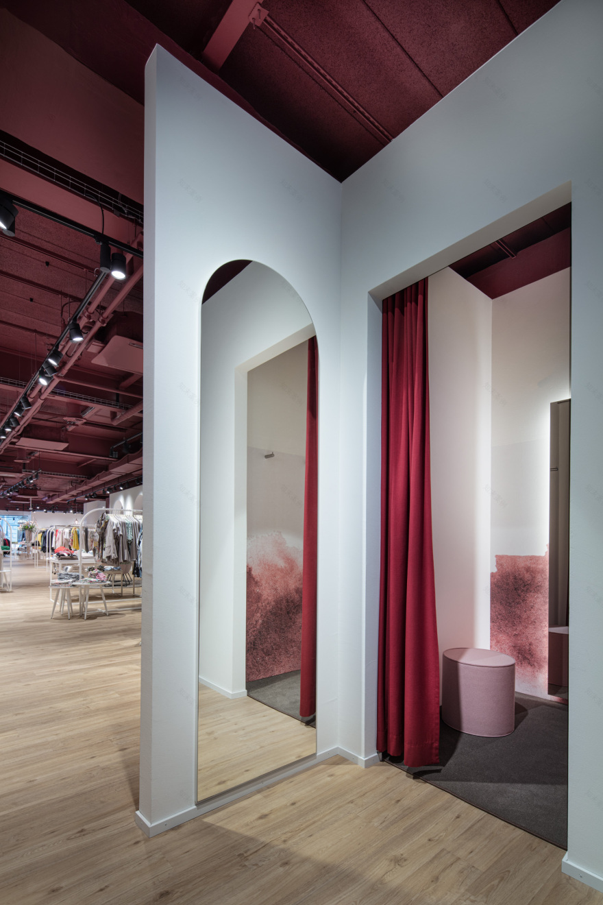 BONSAVER Mode AG 时尚店铺室内设计-9