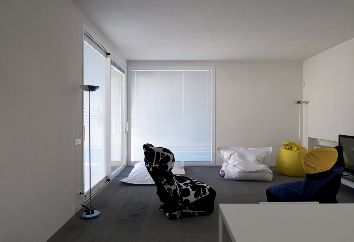 岩石与绿植共生的意式别墅设计-10