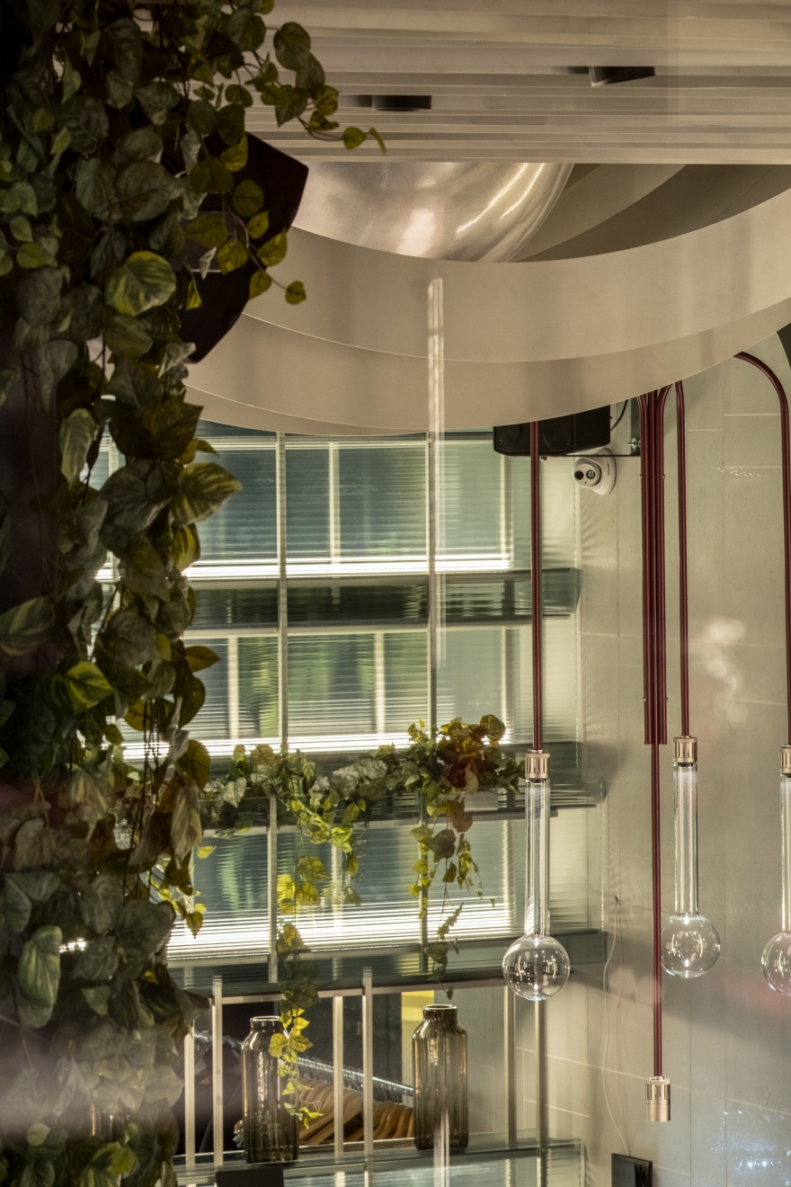 Milan 繁华中心的戏剧性餐厅-44