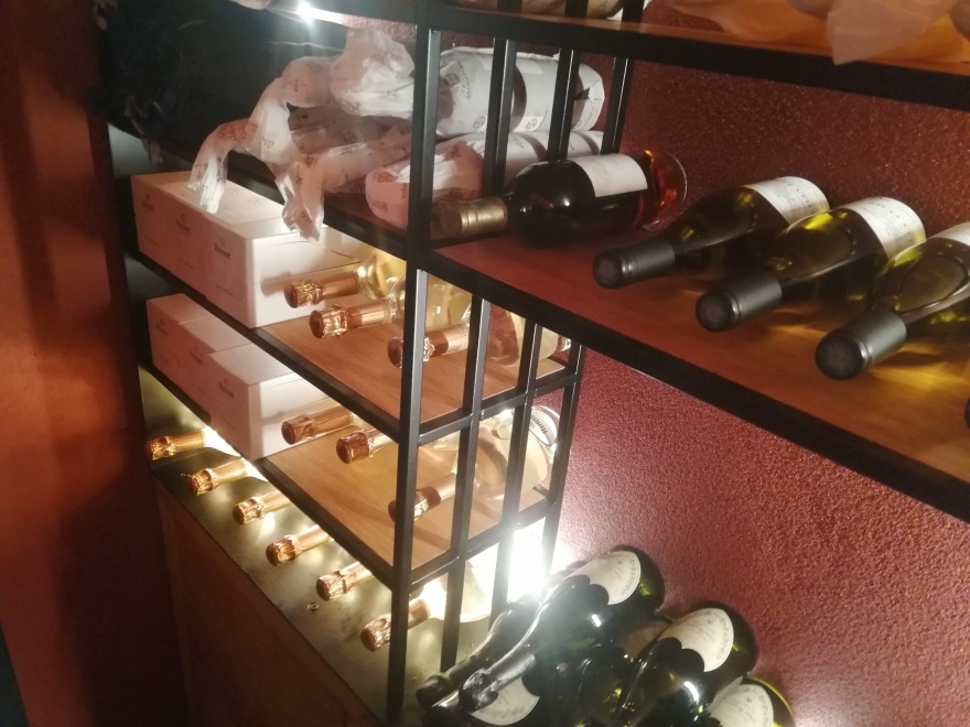 卢加诺葡萄酒库-10