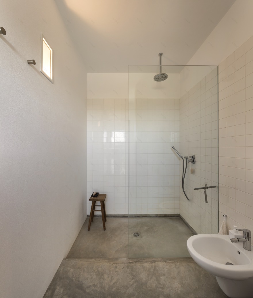 葡萄牙 Grândola 别墅 | 空/满情境创造,多 courtyard 设计-20