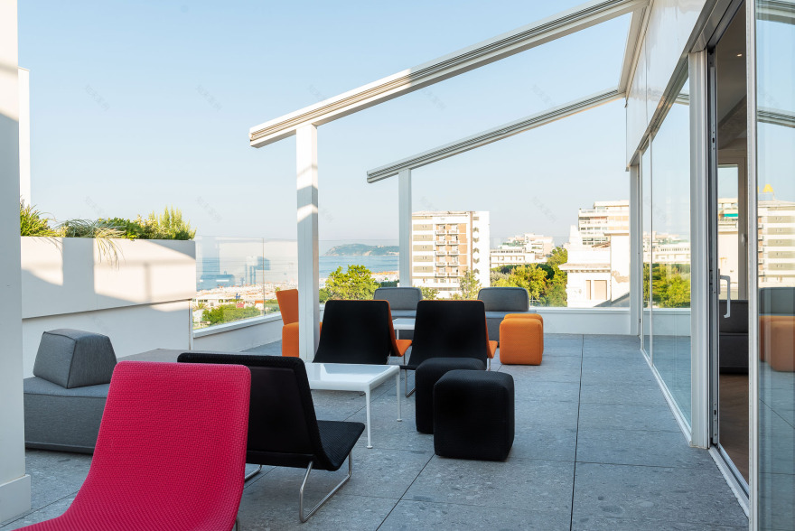 意大利海滨酒店“The Box”以简约哲学打造舒适空间-28