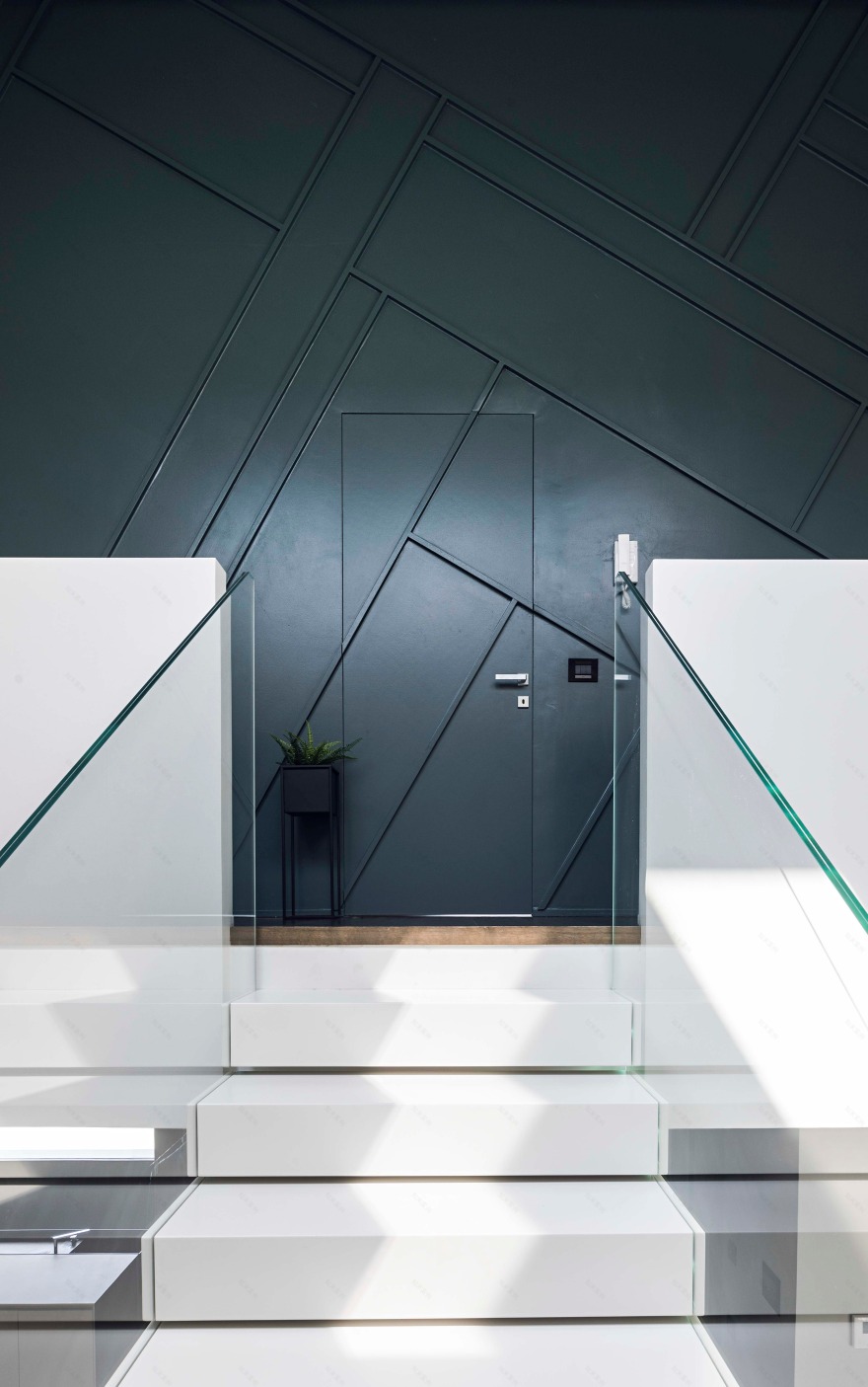 极简奢华公寓设计,柔和曲线与古董图纹的完美结合-9