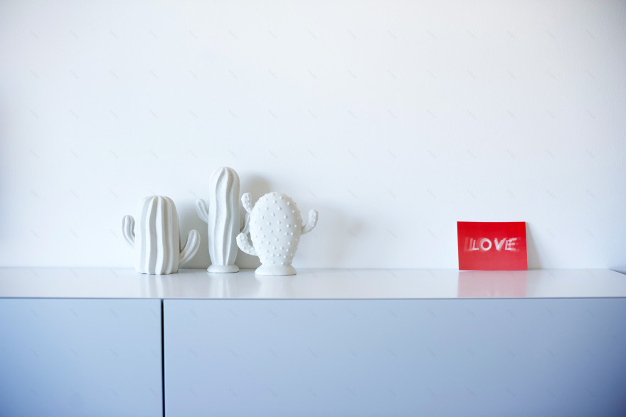 黑白碰撞的简约海景公寓-6