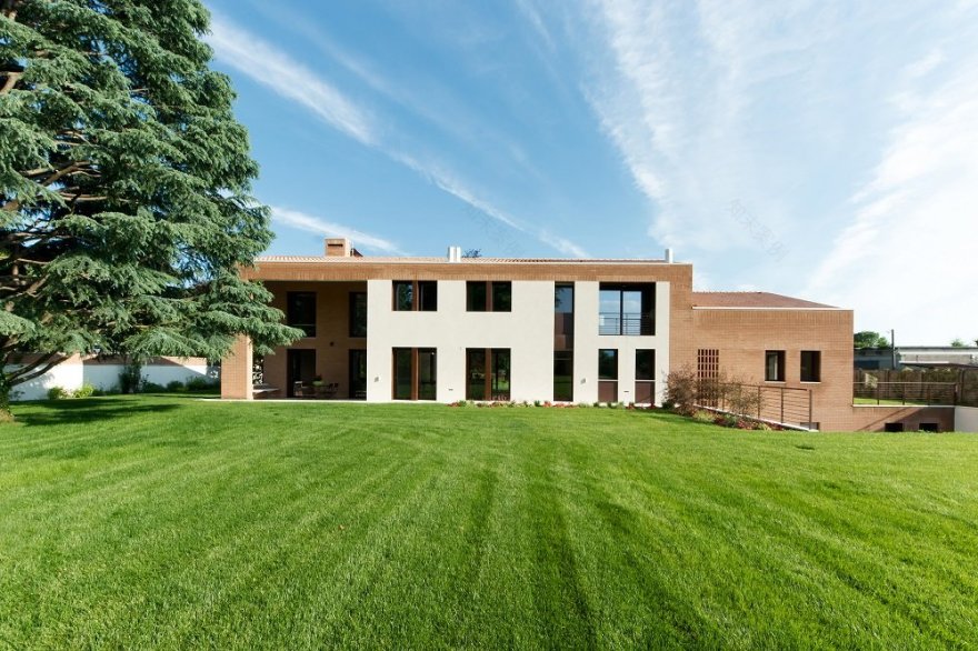 意式乡村别墅的绿色环保与高效能源设计-2