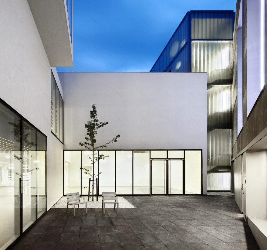 巴塞罗那“炼金厂”建筑重生 · 多功能社区设施-18