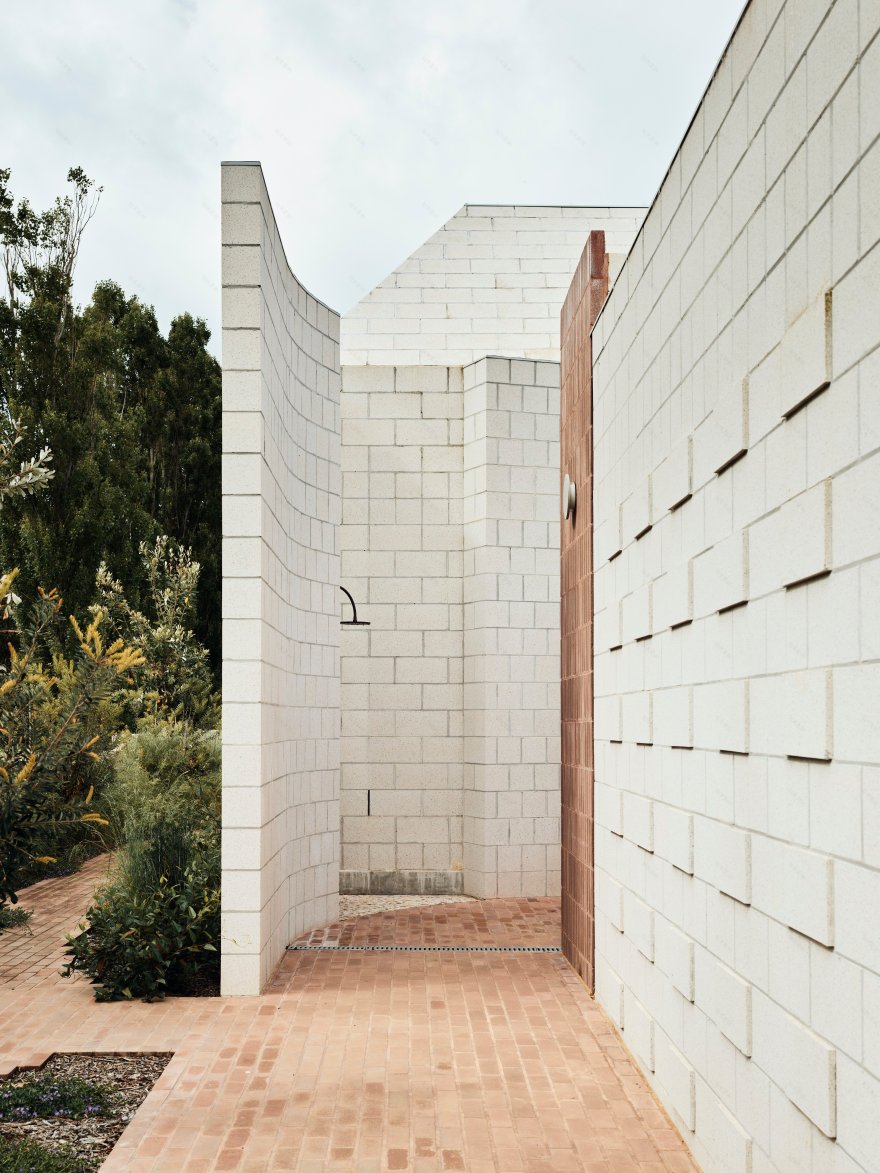 混凝土金字塔下的海滩别墅设计-119