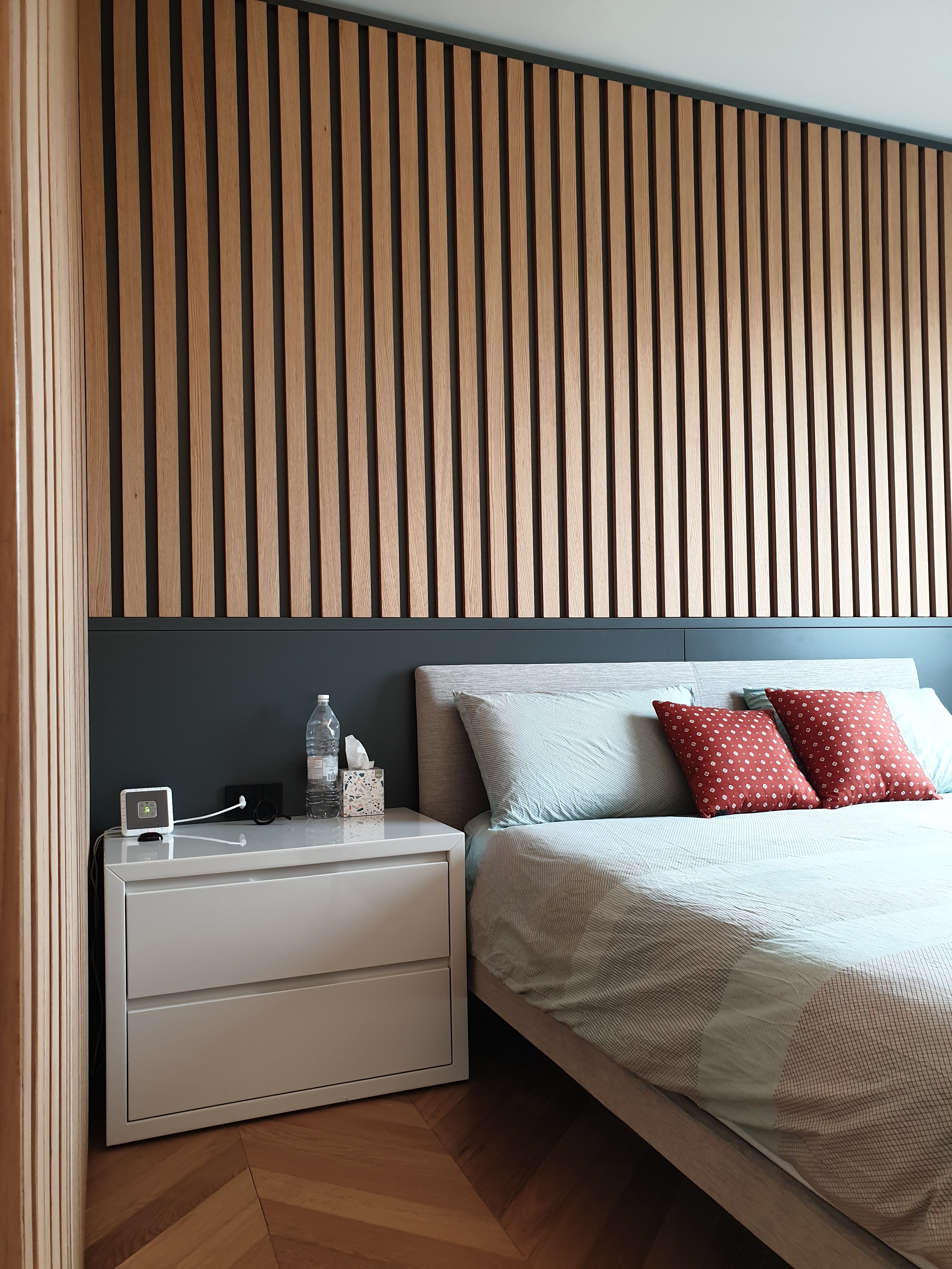 黄金光辉下的自然与人工光影公寓-8