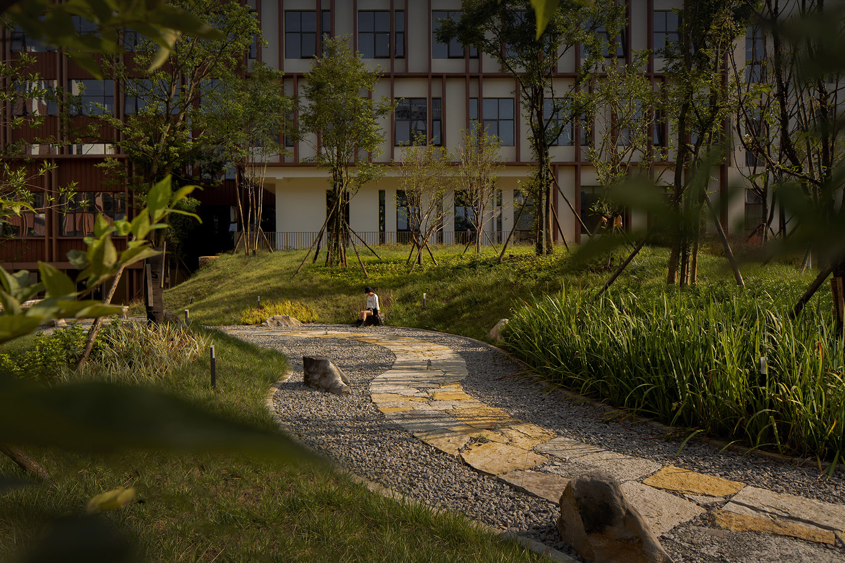 盘州市中医院景观设计，贵州/用“气”与“地”构建的治愈性景观空间-38