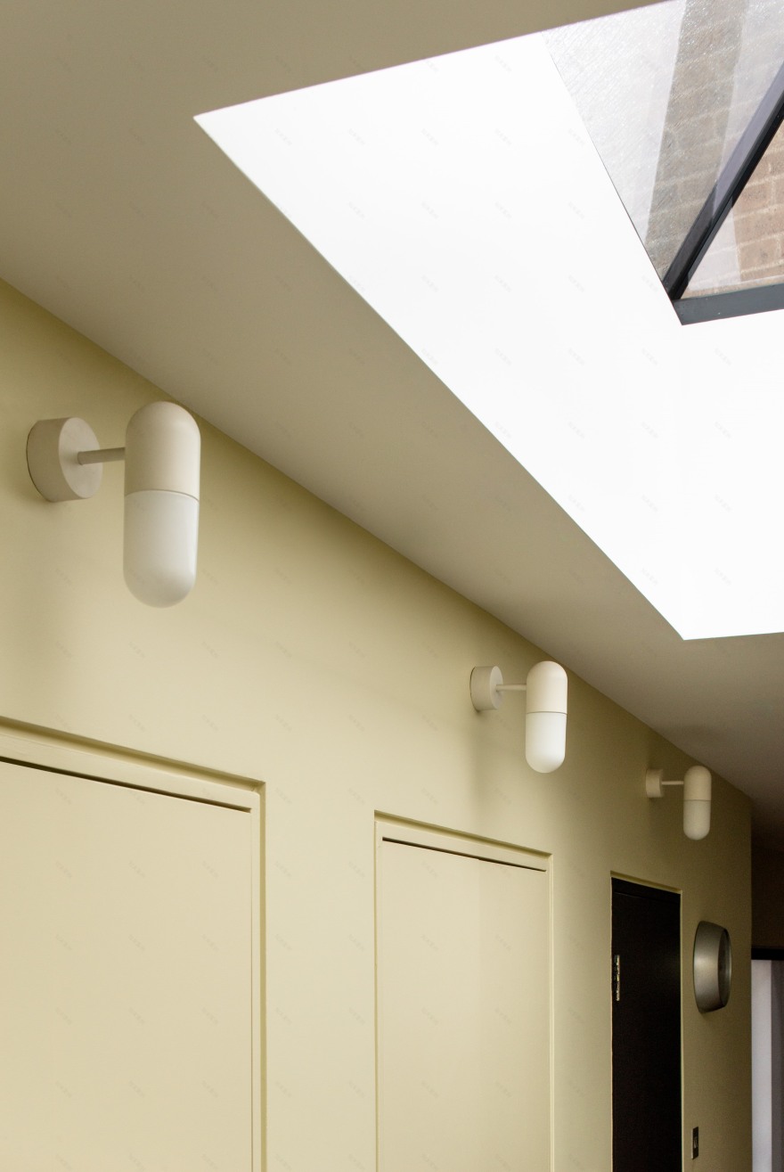 Janus House | 创意十足的圆形与方形窗户设计-10