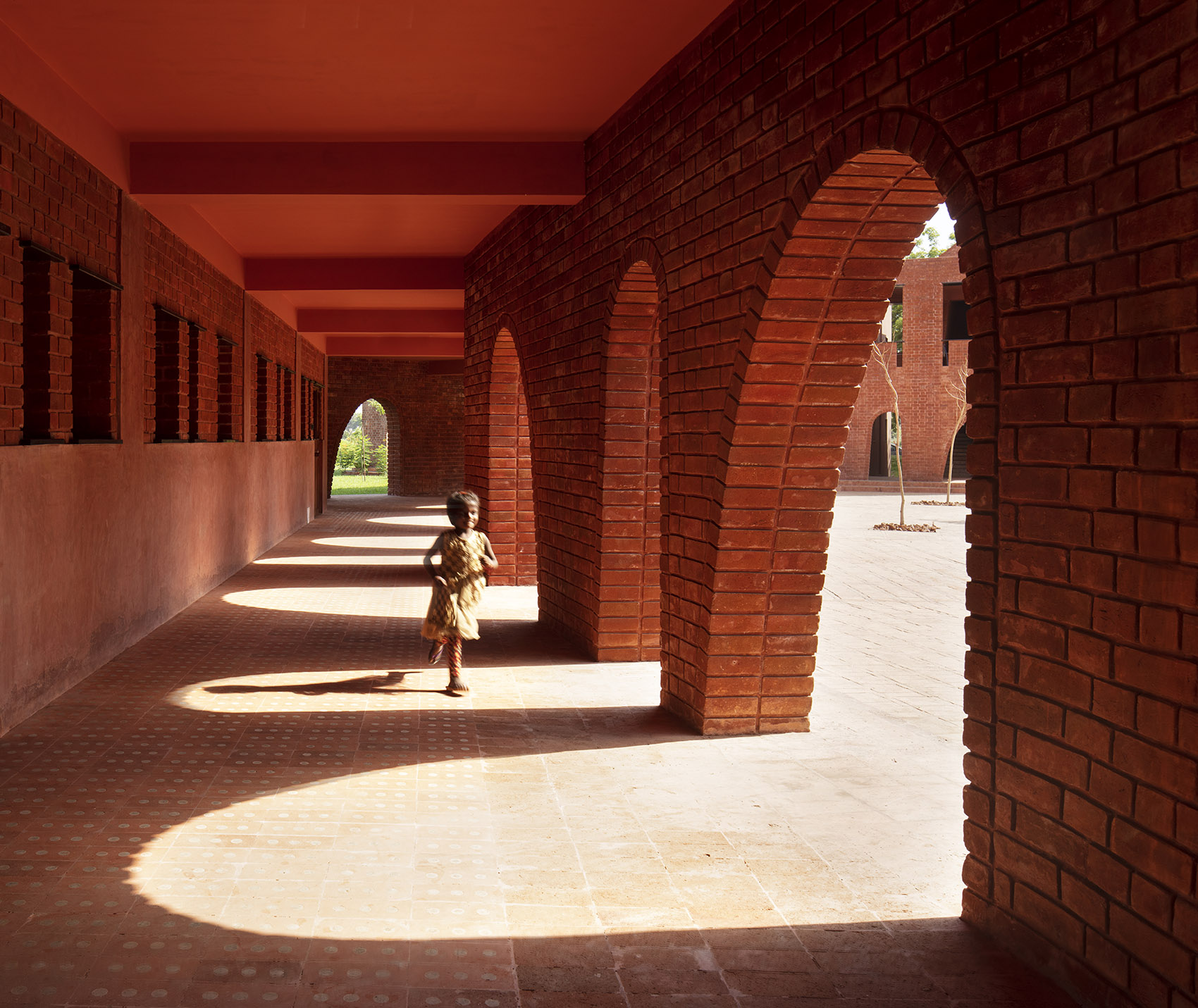 Bhadran中学，印度/在跃动的红色拱门中肆意嬉戏-89