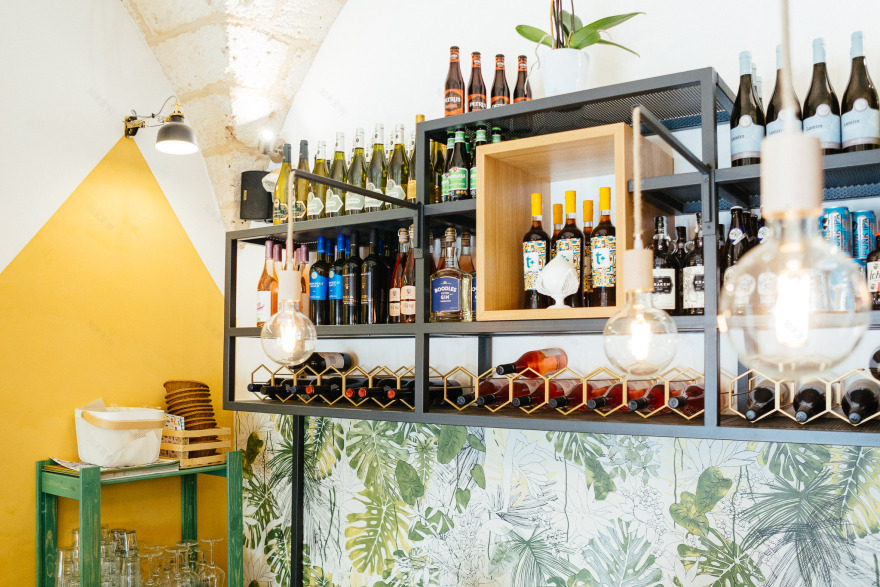 融合传统与现代的普利亚风情小酒馆-9