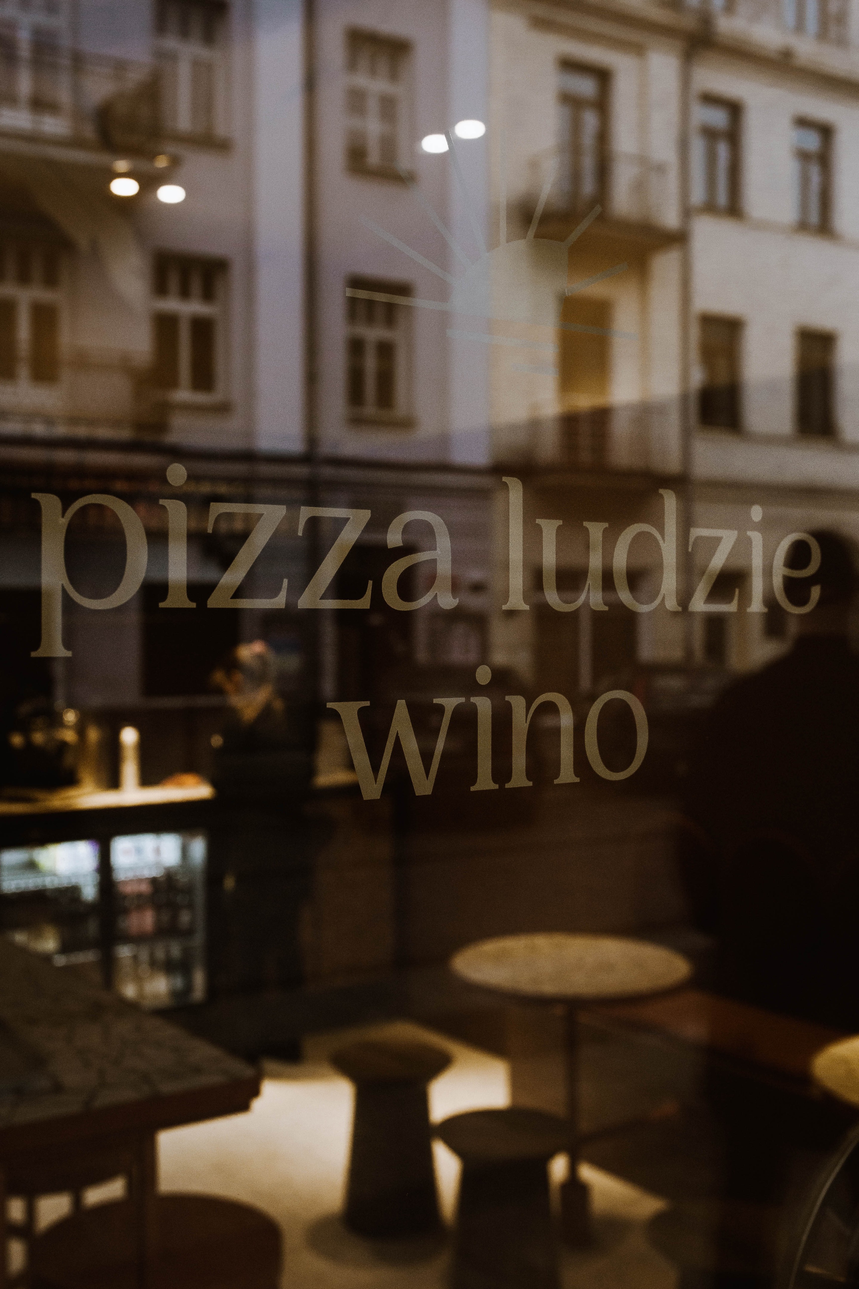 快餐店，RAJ pizza people wine丨Damian Kozłowski设计-1