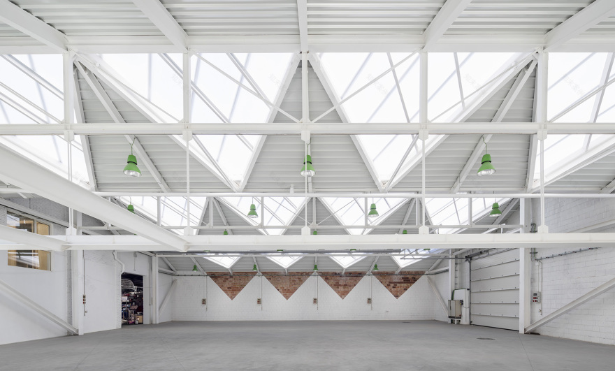 Gon-Gar 农业机械维修综合体 | 旧仓库新生,新车间融入环境-31