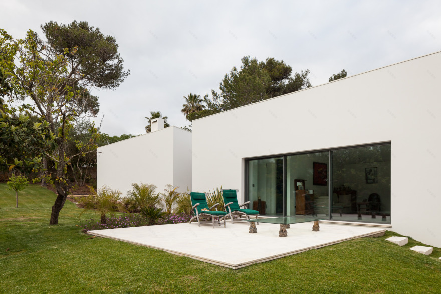 葡萄牙别墅和谐重生,室内外空间完美融合-35