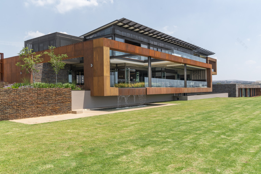 南非 Mooikloof Heights 别墅 | 室内外生活交融,景观迷人-37