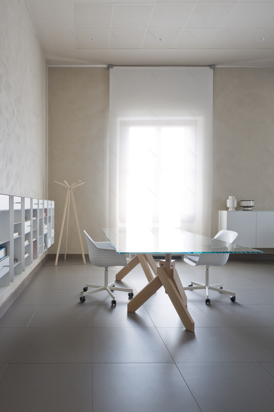 佛罗伦萨历史建筑中的现代法律办公空间-10