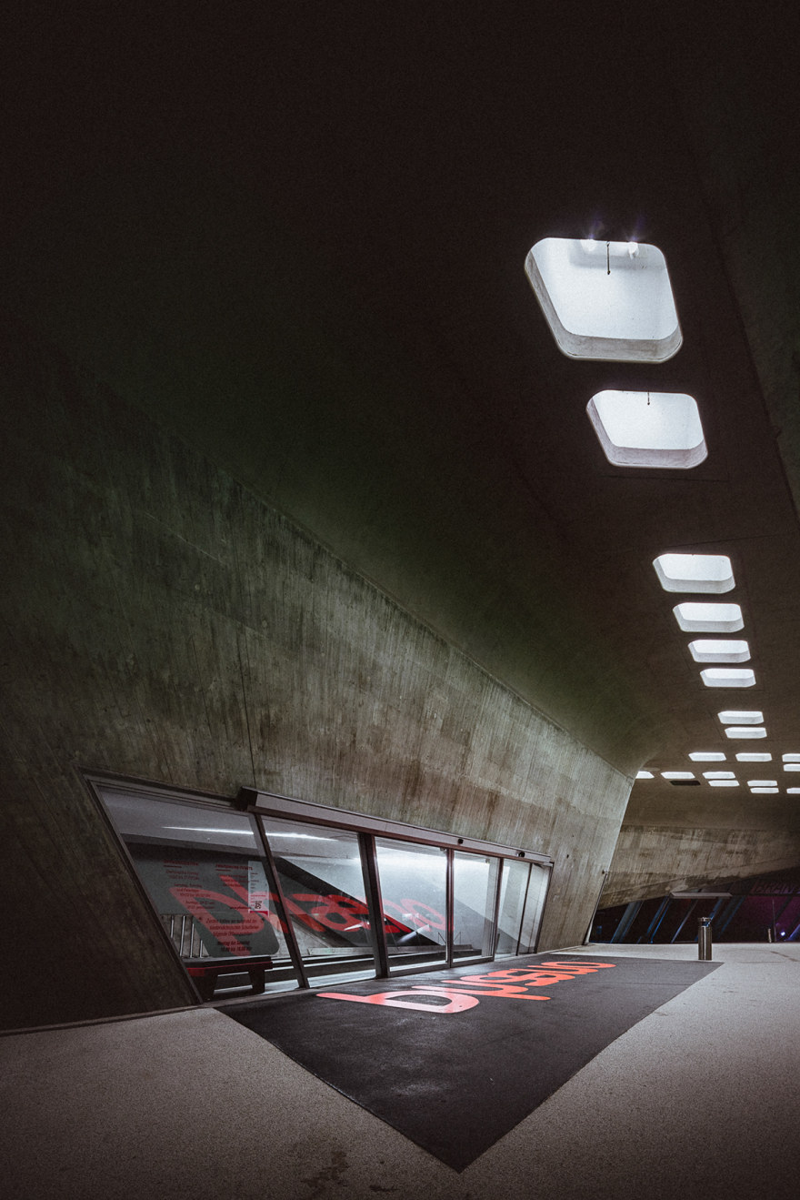 流光溢彩的科学中心 · Phaeno Science Center丨德国丨伊拉克裔英国建筑师扎哈·哈迪德-6