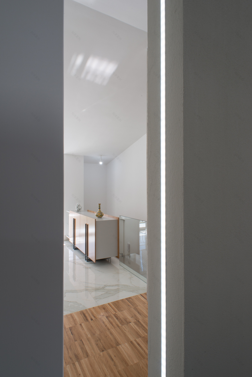 意外的别墅翻新,打造独特家庭住宅-9