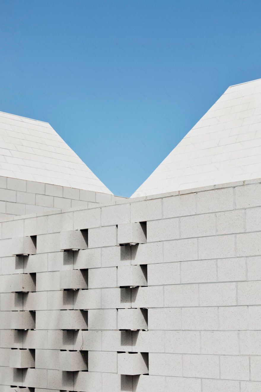 混凝土金字塔下的海滩别墅设计-95