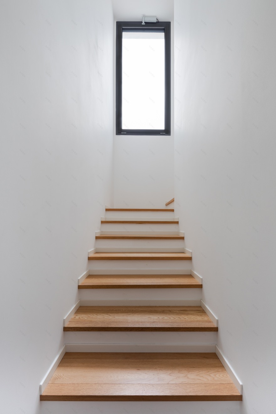 三层楼的灵活布局与光影调控-30