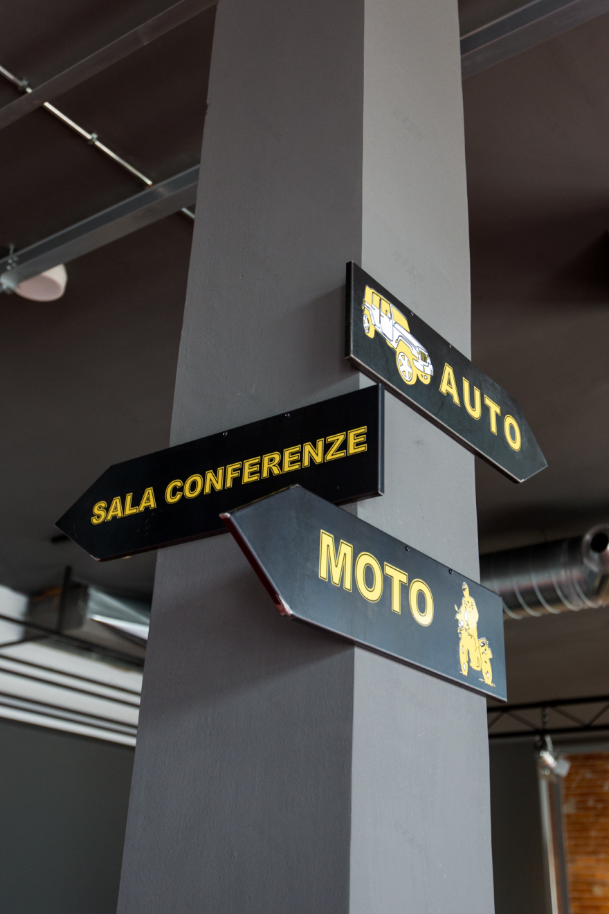 AutoCar & Paddockafe 新颖室内设计,打造一站式汽车装备购物体验-13