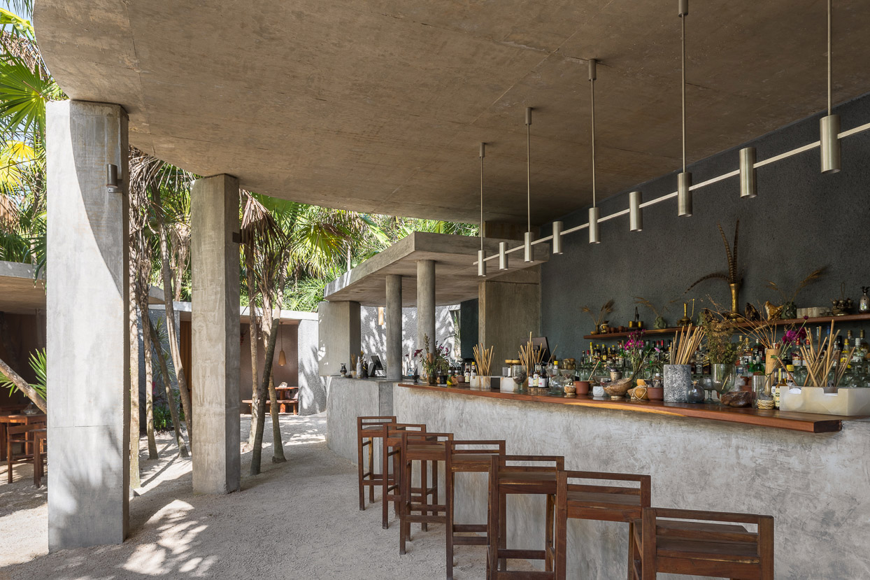 图卢姆Xaman酒吧，墨西哥/从场地中生长出来的混凝土体块-23