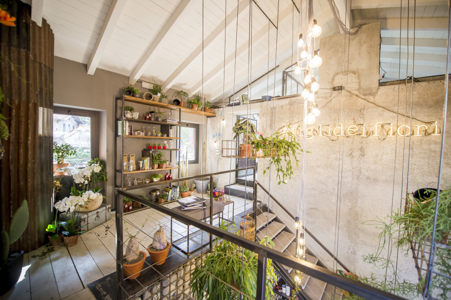 《花之子》餐厅,工业风与自然共融的设计佳作-23