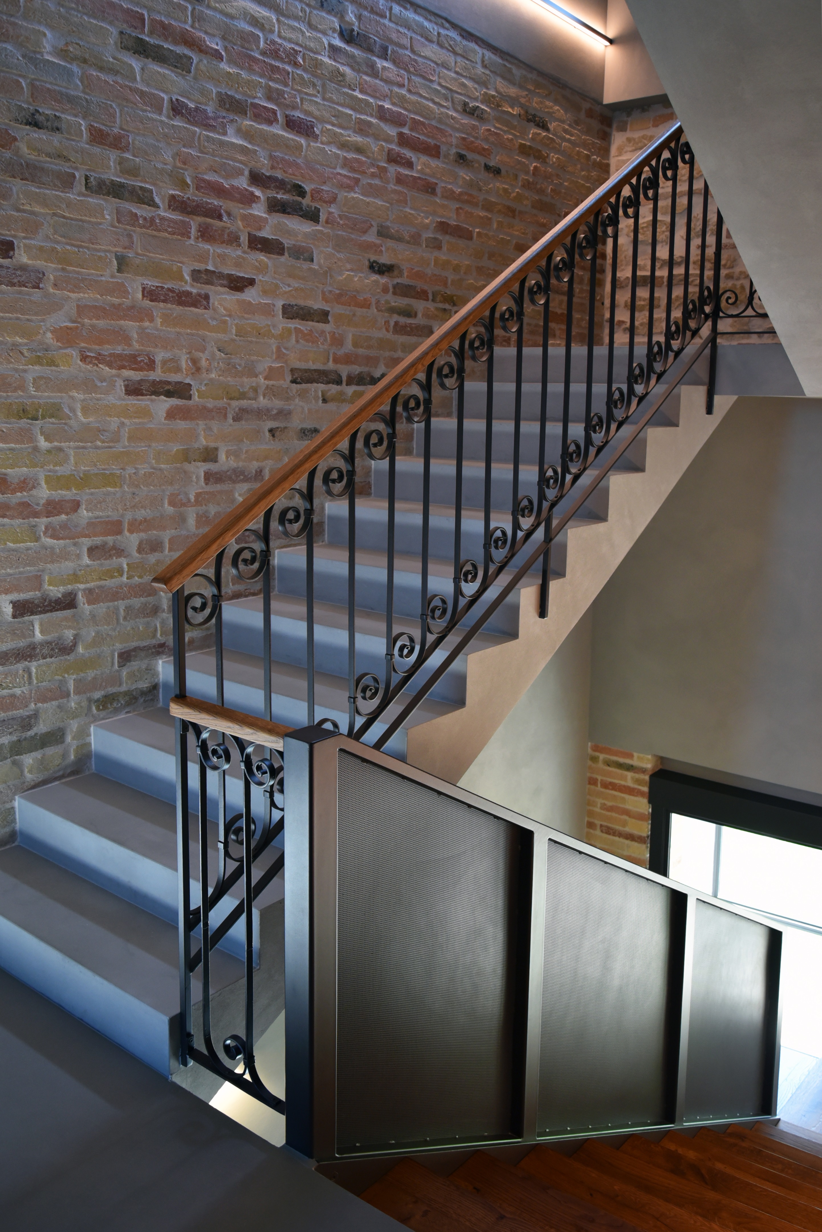 经典与现代共融的意大利总部室内设计-5