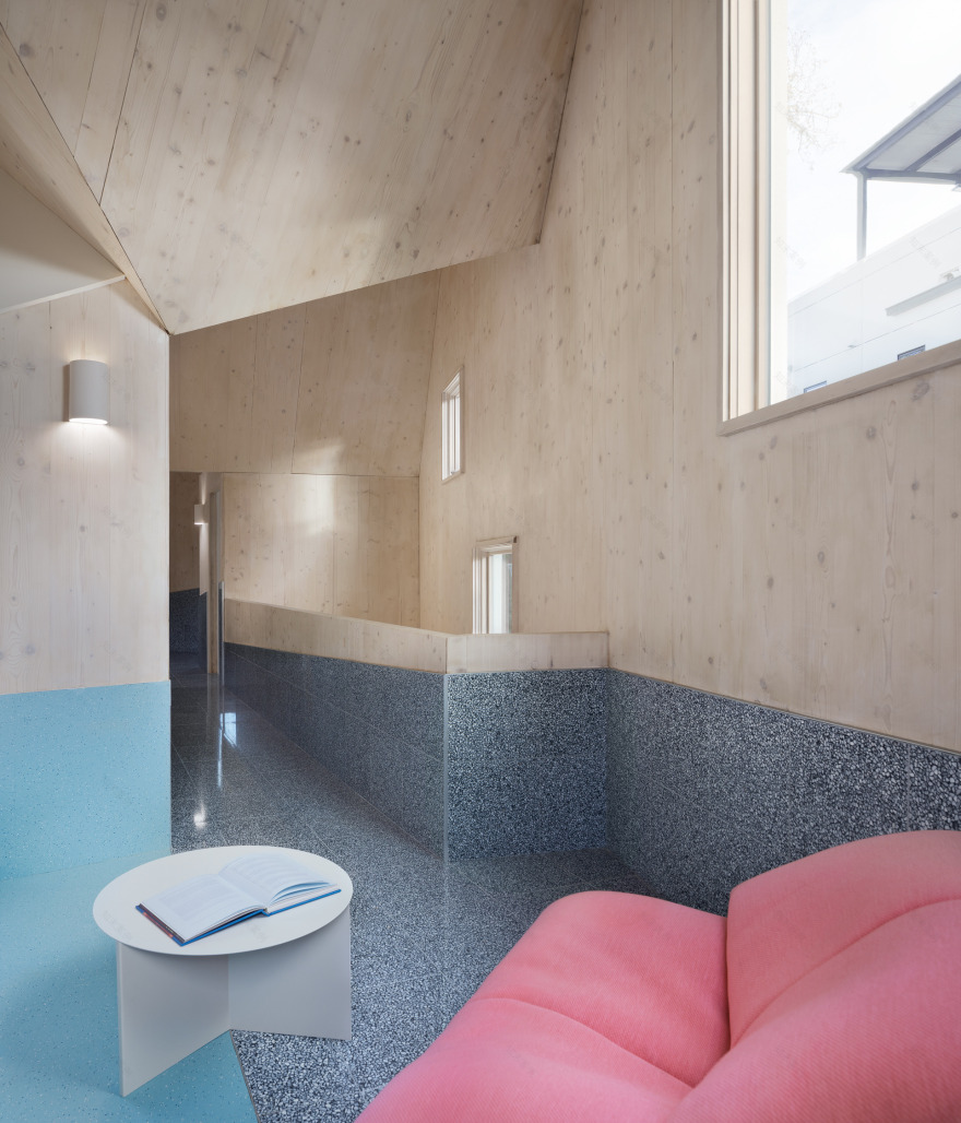 颠覆传统的木质别墅设计-1