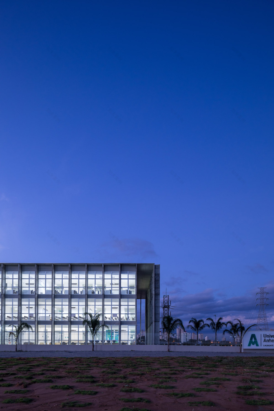 巴西两校区建筑,优雅强烈特质融入自然环境-59